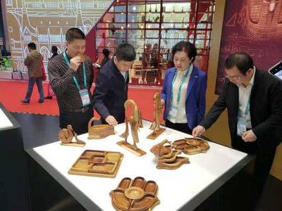 封面新闻:中国国际进口博览会开幕 遂宁46家企业进博会上寻合作